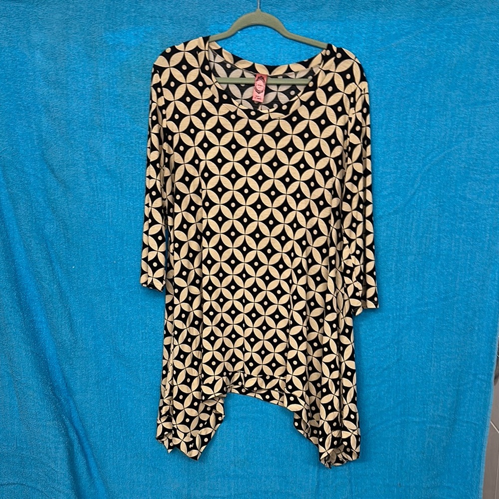 Honeyme Black and Cream Geometric Tunic